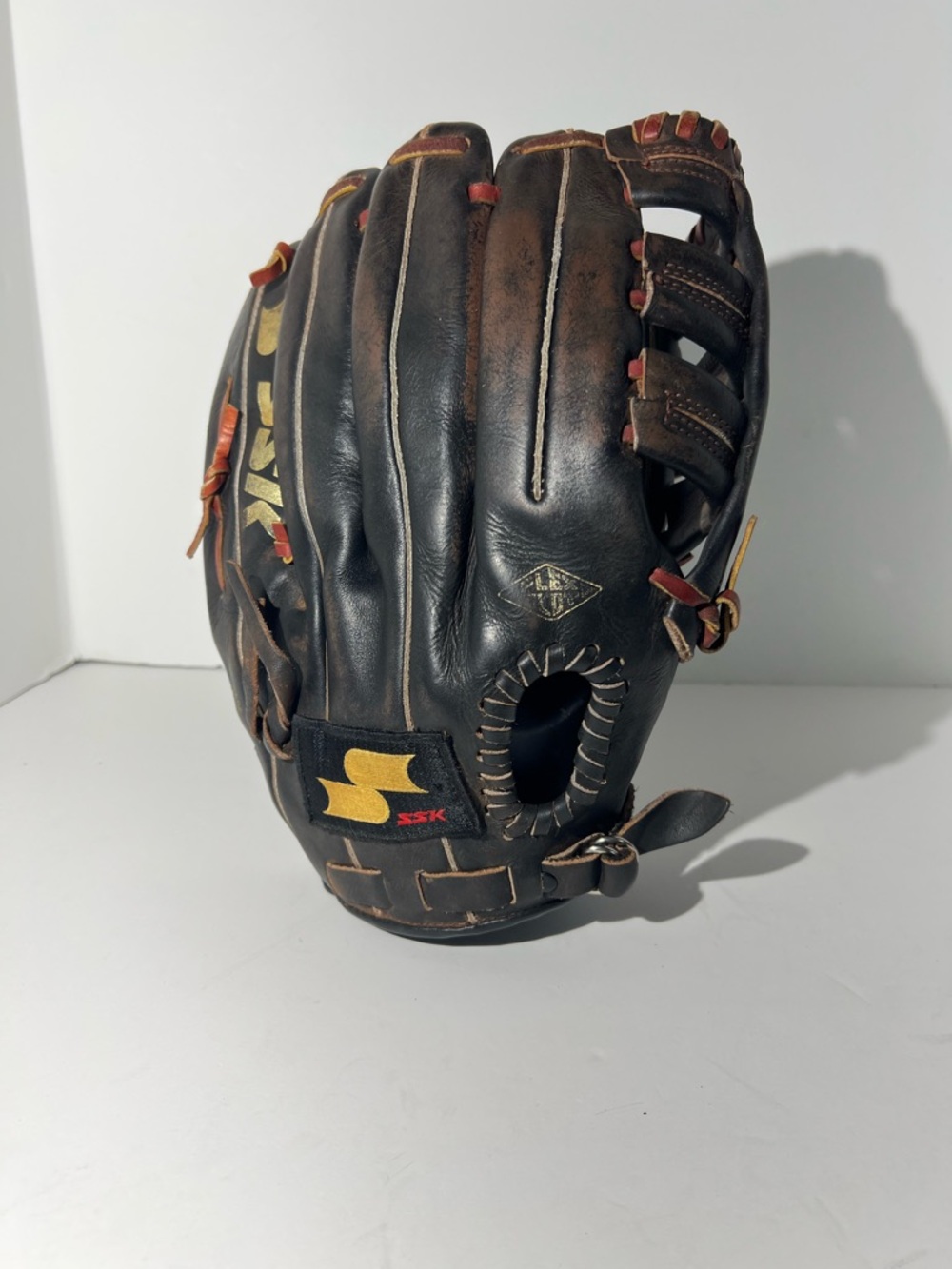 SSK CLP-83 right hand throw glove 12.75” - Picture 9 of 12